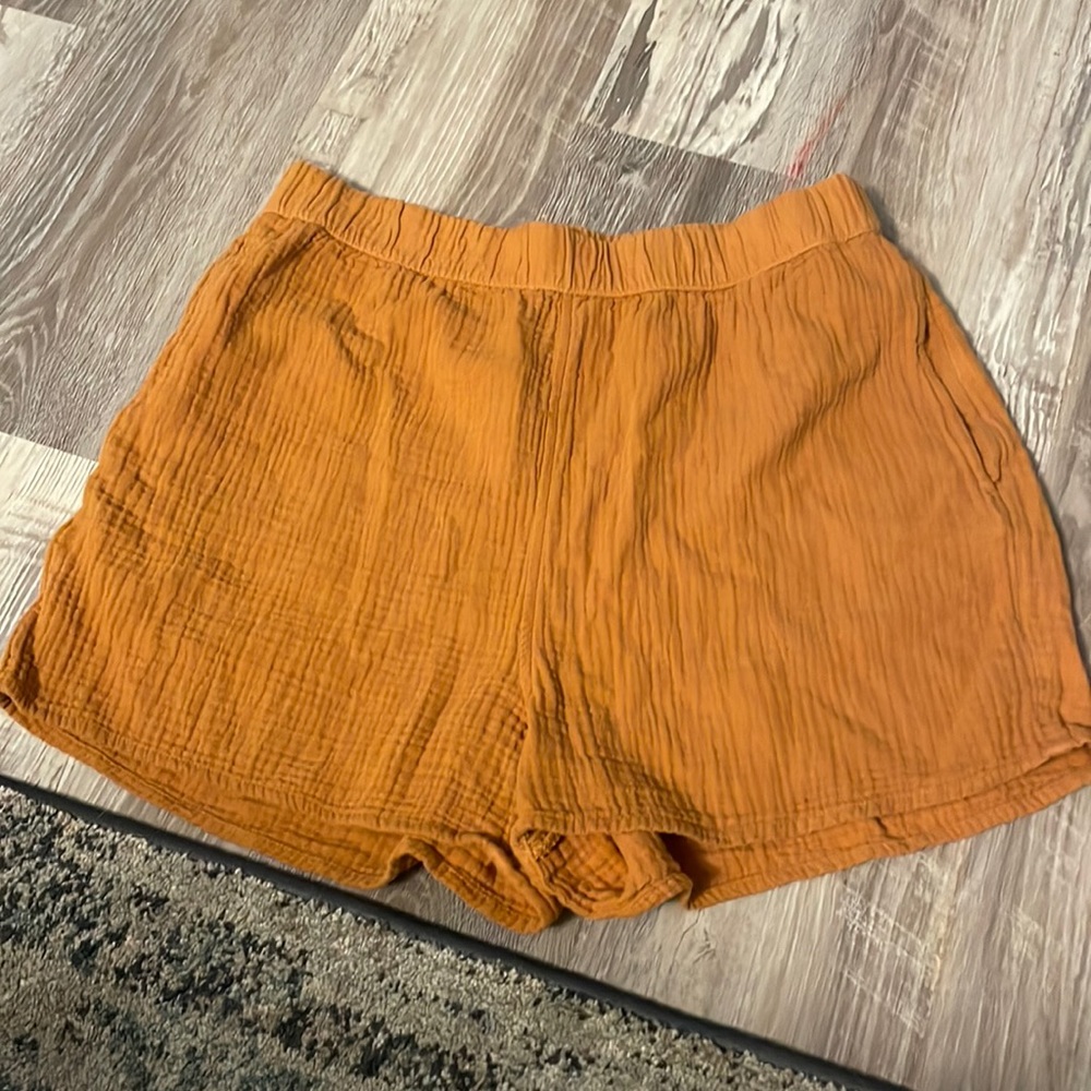 Burnt orange high wasted with pockets universal thread shorts